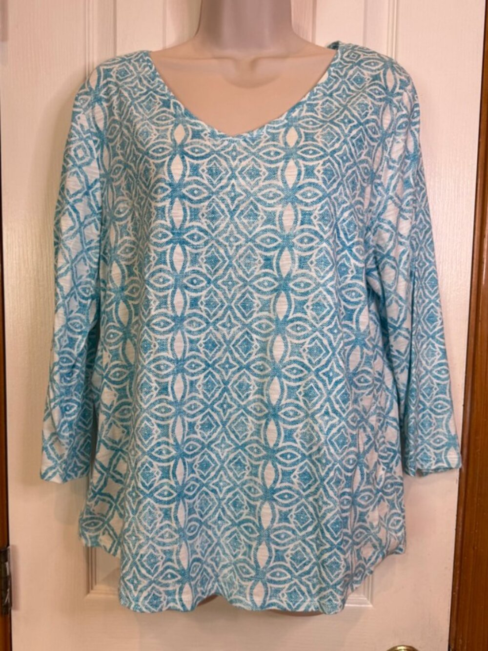 Chico's Dainty Geos Ultimate Tee in Turquoise, size Large - NWT!!